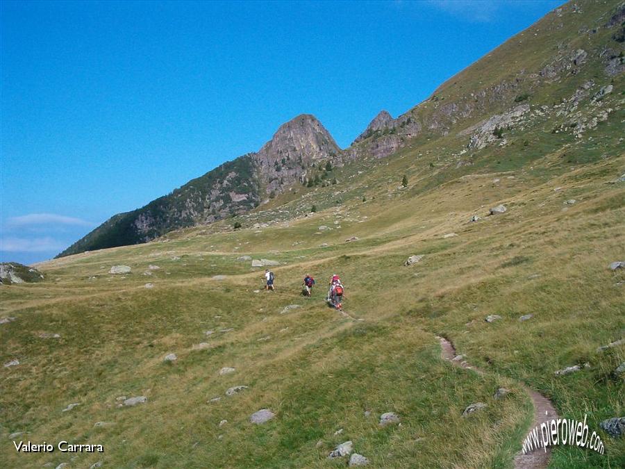 6° Da Monte Camp0 verso i Tre Pizzi.jpg